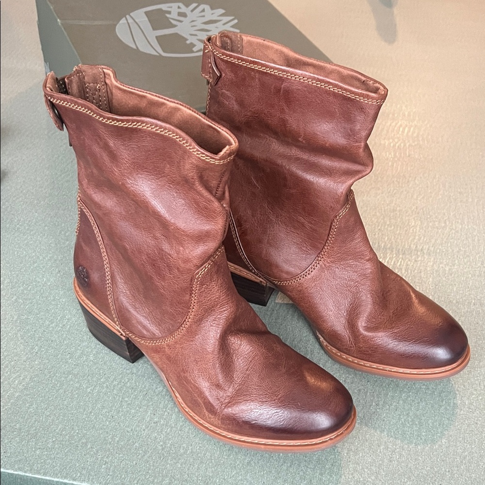 Timberland Women's Sutherlin Bay Back Zip Slouch Leather Boots
